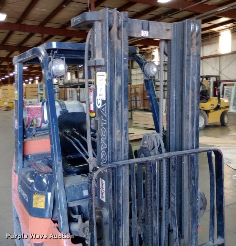 image for item NY9402 1999 Toyota 7FGCU25 forklift