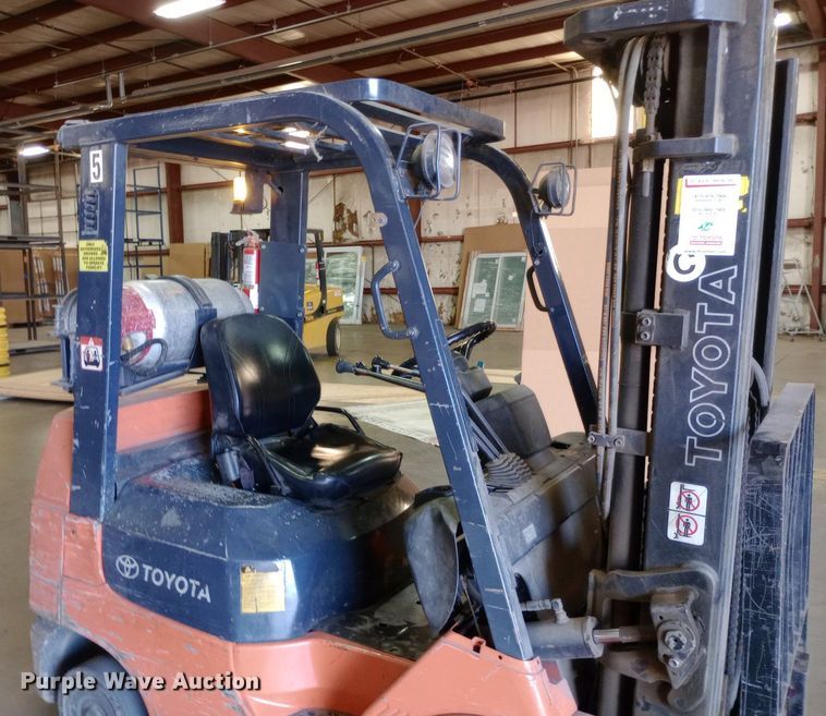 image for item NY9402 1999 Toyota 7FGCU25 forklift