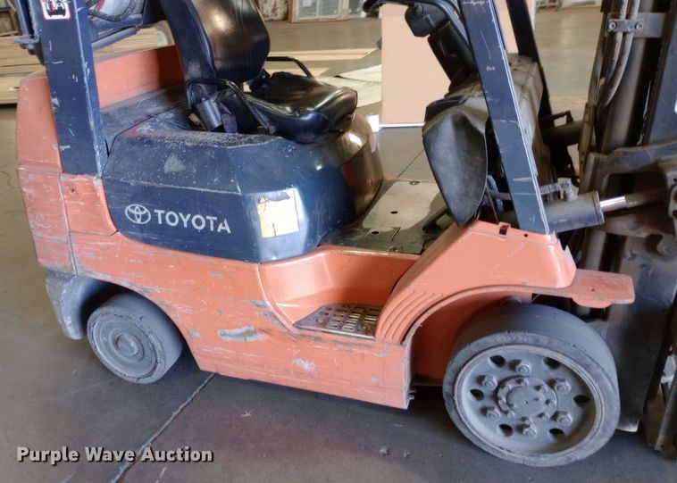 image for item NY9402 1999 Toyota 7FGCU25 forklift