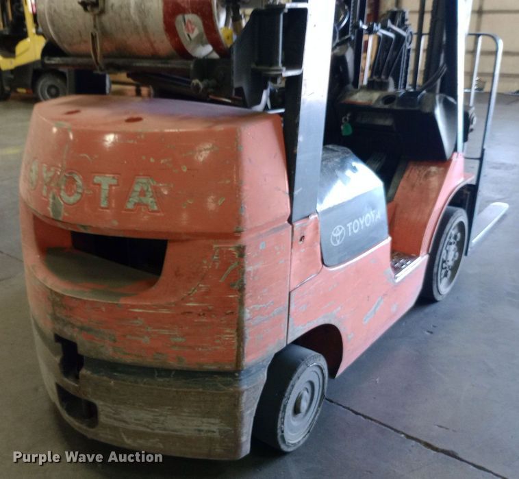 image for item NY9402 1999 Toyota 7FGCU25 forklift