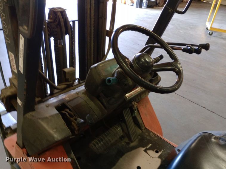 image for item NY9402 1999 Toyota 7FGCU25 forklift