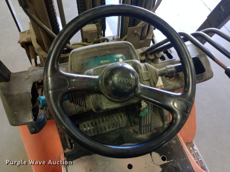 image for item NY9402 1999 Toyota 7FGCU25 forklift