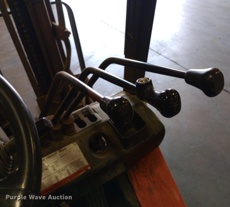 image for item NY9402 1999 Toyota 7FGCU25 forklift