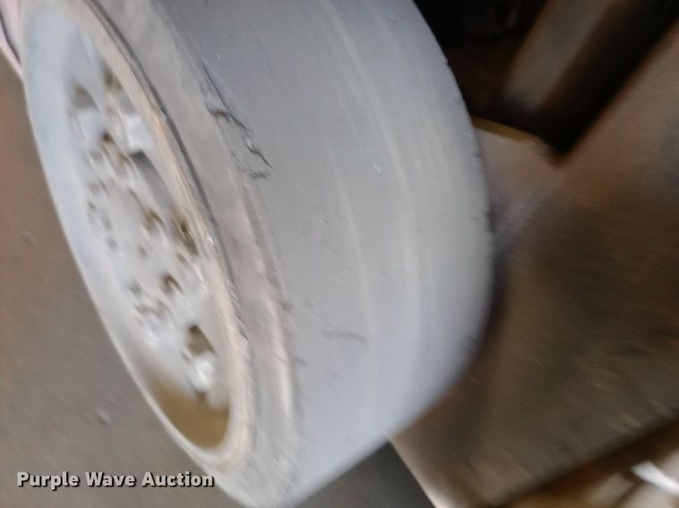 image for item NY9402 1999 Toyota 7FGCU25 forklift