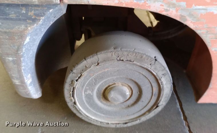 image for item NY9402 1999 Toyota 7FGCU25 forklift