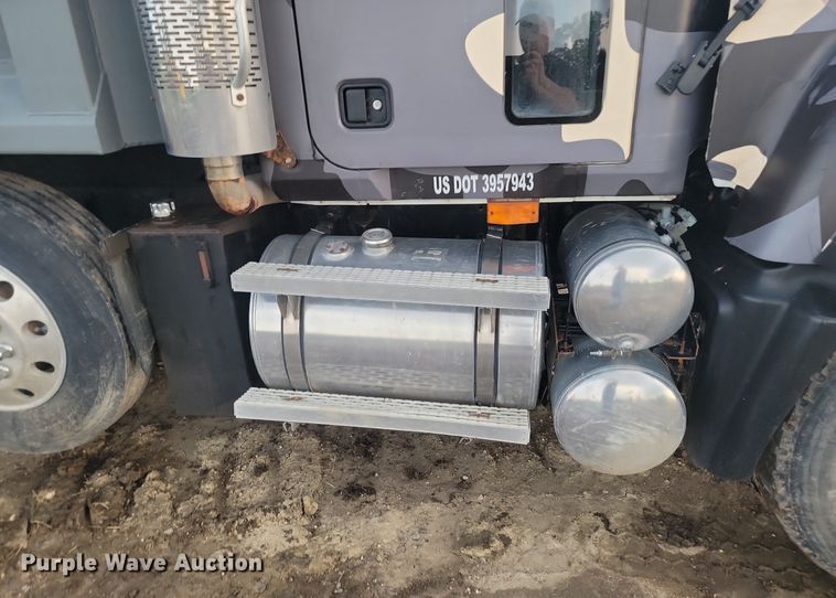 image for item OD9627 2004 Mack  CV713 dump truck