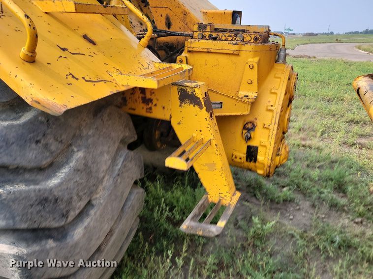 image for item OD9633 1983 John Deere 862 elevating scraper