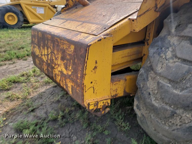 image for item OD9633 1983 John Deere 862 elevating scraper