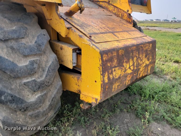 image for item OD9633 1983 John Deere 862 elevating scraper