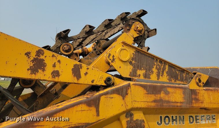 image for item OD9633 1983 John Deere 862 elevating scraper