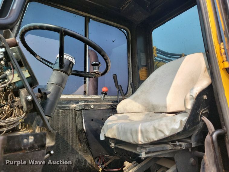 image for item OD9633 1983 John Deere 862 elevating scraper