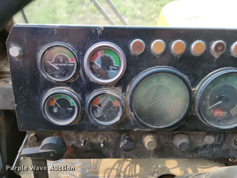 image for item OD9633 1983 John Deere 862 elevating scraper