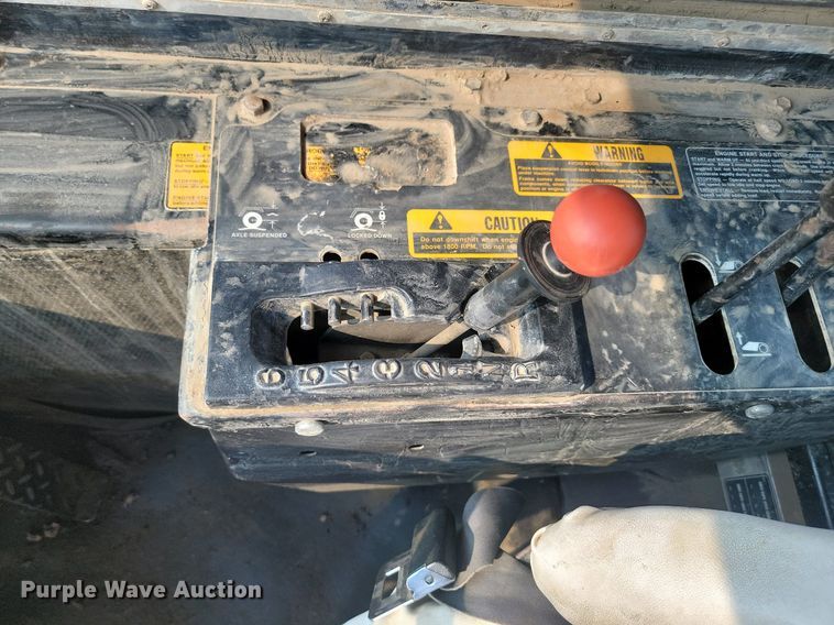 image for item OD9633 1983 John Deere 862 elevating scraper