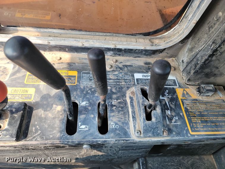 image for item OD9633 1983 John Deere 862 elevating scraper