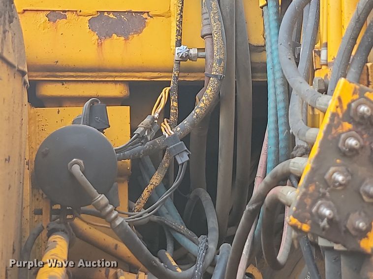 image for item OD9633 1983 John Deere 862 elevating scraper