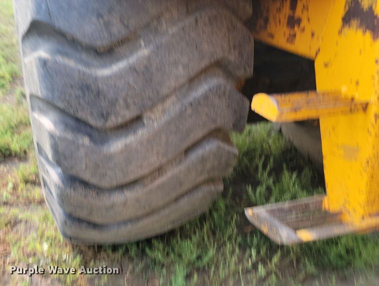 image for item OD9633 1983 John Deere 862 elevating scraper