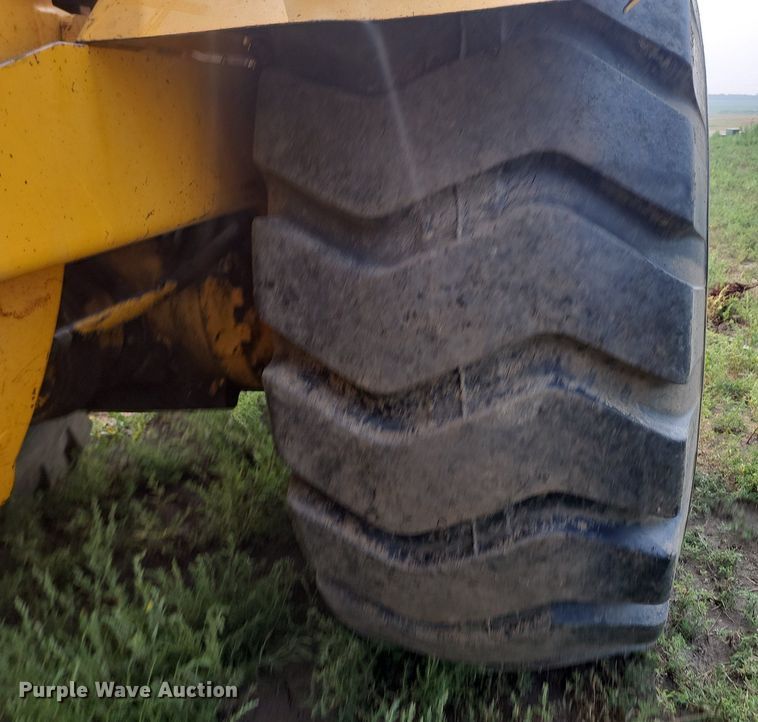 image for item OD9633 1983 John Deere 862 elevating scraper