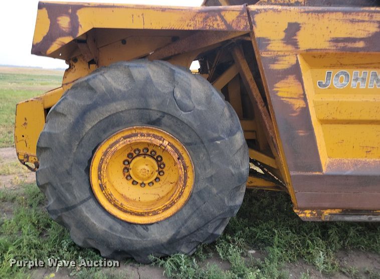 image for item OD9633 1983 John Deere 862 elevating scraper