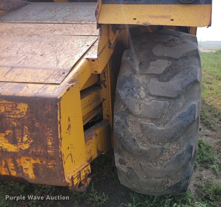 image for item OD9633 1983 John Deere 862 elevating scraper