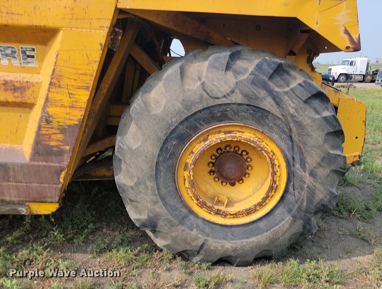 image for item OD9633 1983 John Deere 862 elevating scraper