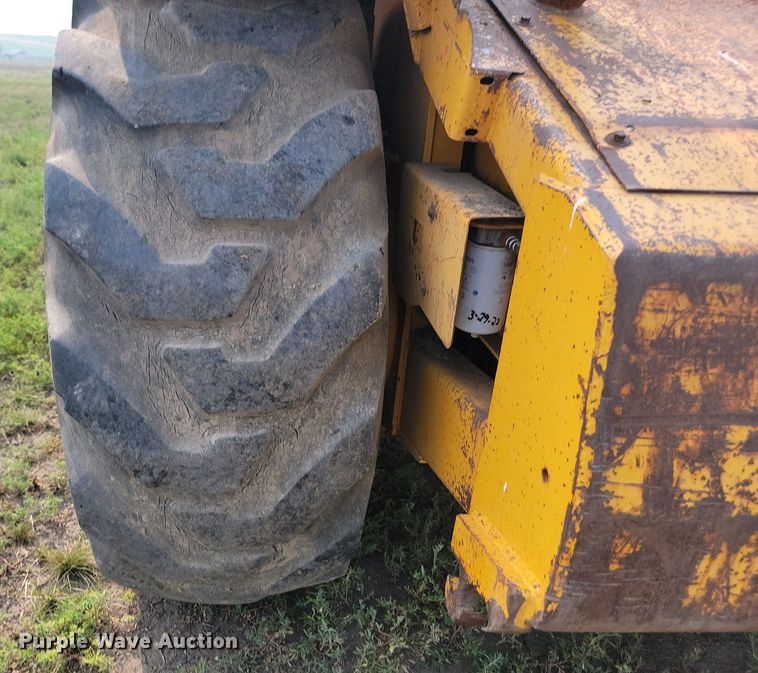 image for item OD9633 1983 John Deere 862 elevating scraper