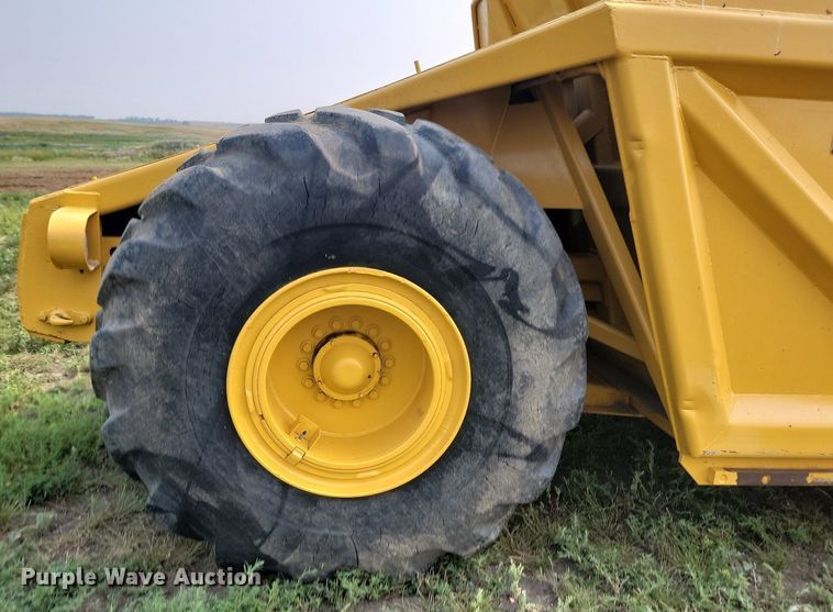 image for item OD9634 1972 John Deere 860 elevating scraper