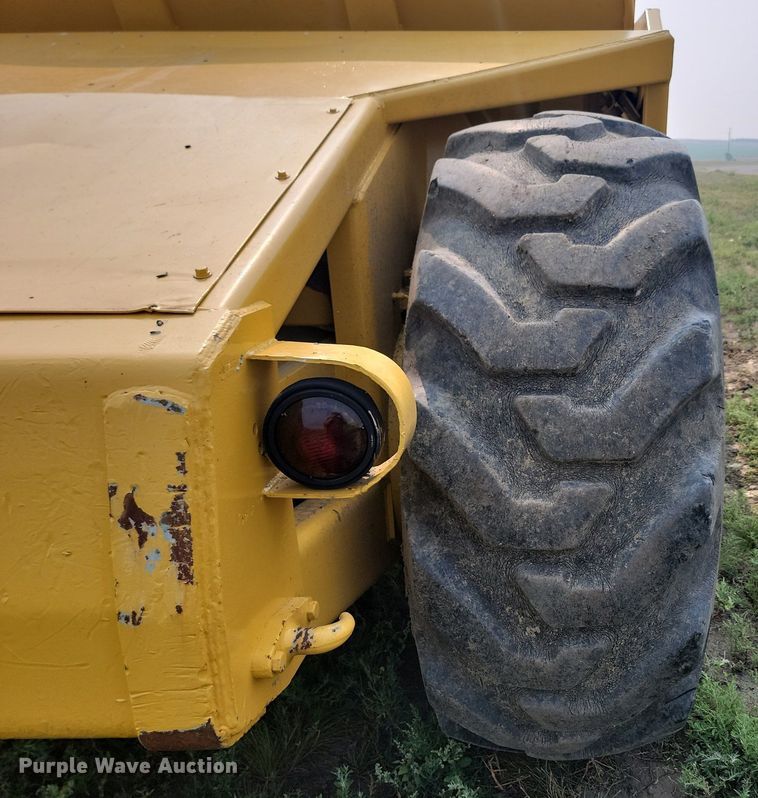 image for item OD9634 1972 John Deere 860 elevating scraper