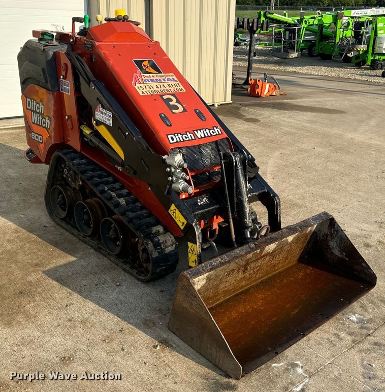 image for item OF9785 2022 Ditch Witch  SK600 compact utility loader