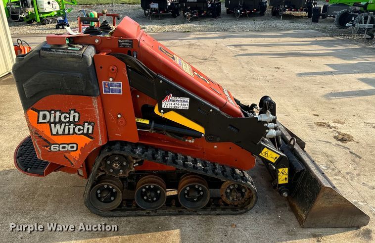 image for item OF9785 2022 Ditch Witch  SK600 compact utility loader