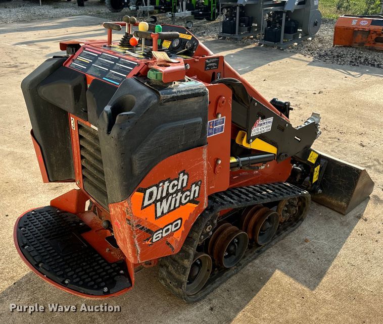 image for item OF9785 2022 Ditch Witch  SK600 compact utility loader