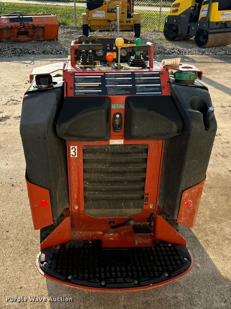 image for item OF9785 2022 Ditch Witch  SK600 compact utility loader