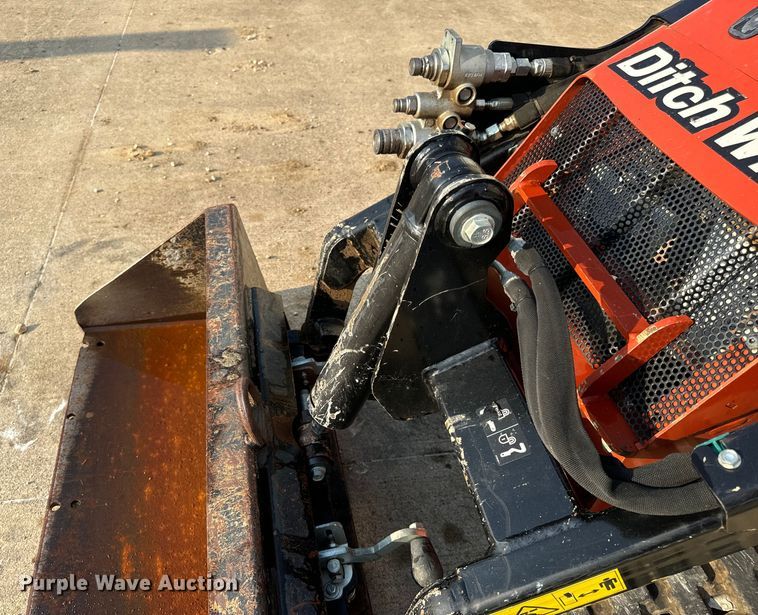 image for item OF9785 2022 Ditch Witch  SK600 compact utility loader