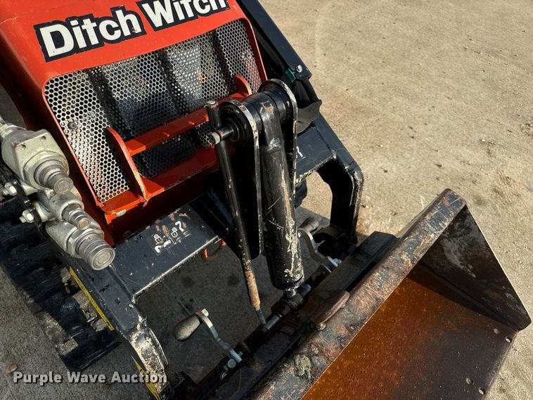 image for item OF9785 2022 Ditch Witch  SK600 compact utility loader