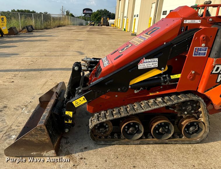 image for item OF9785 2022 Ditch Witch  SK600 compact utility loader