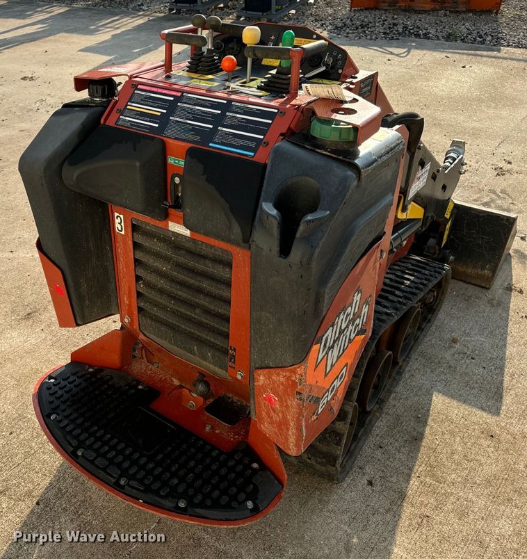 image for item OF9785 2022 Ditch Witch  SK600 compact utility loader