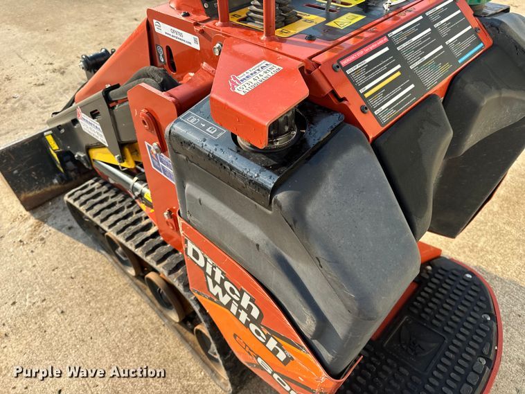 image for item OF9785 2022 Ditch Witch  SK600 compact utility loader