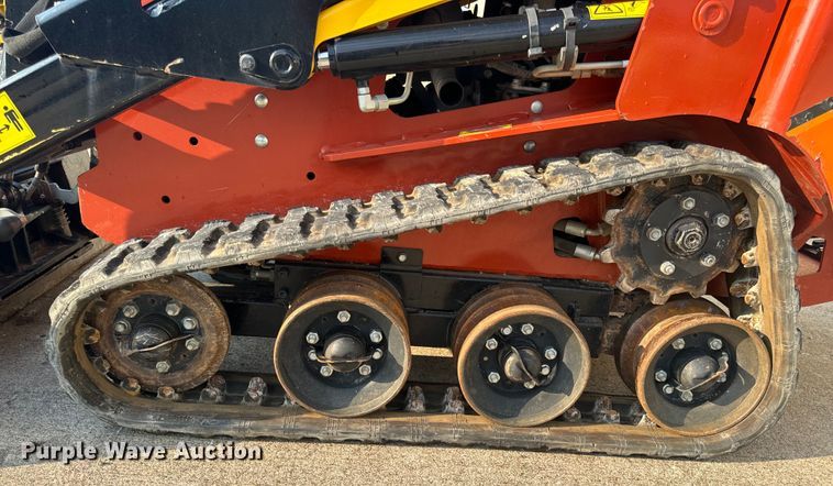 image for item OF9785 2022 Ditch Witch  SK600 compact utility loader