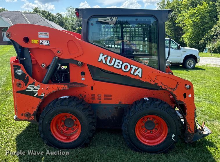 image for item OF9859 2019 Kubota SSV75 skid steer loader