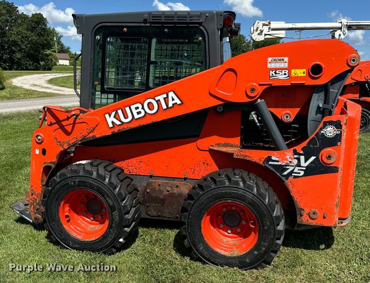 image for item OF9859 2019 Kubota SSV75 skid steer loader