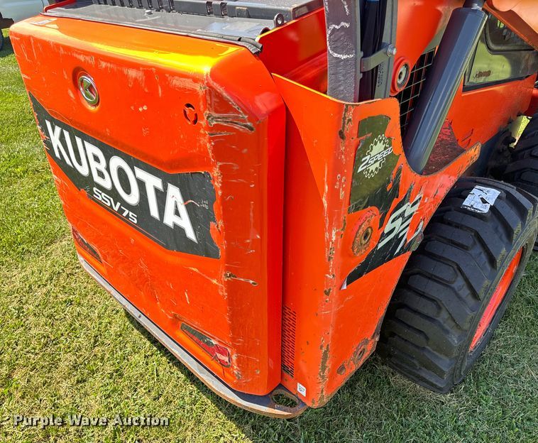 image for item OF9859 2019 Kubota SSV75 skid steer loader
