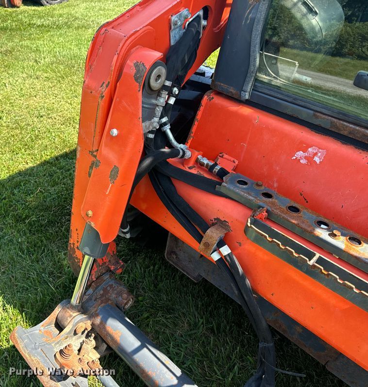 image for item OF9859 2019 Kubota SSV75 skid steer loader