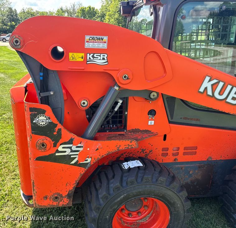 image for item OF9859 2019 Kubota SSV75 skid steer loader
