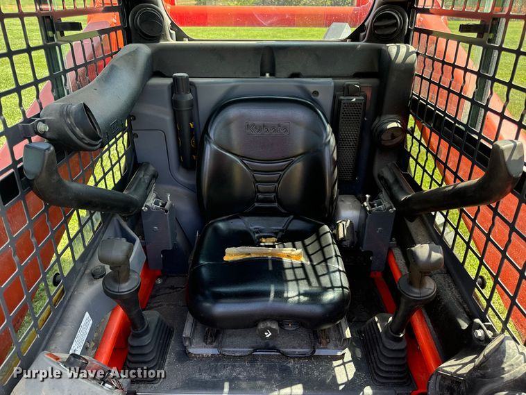 image for item OF9859 2019 Kubota SSV75 skid steer loader