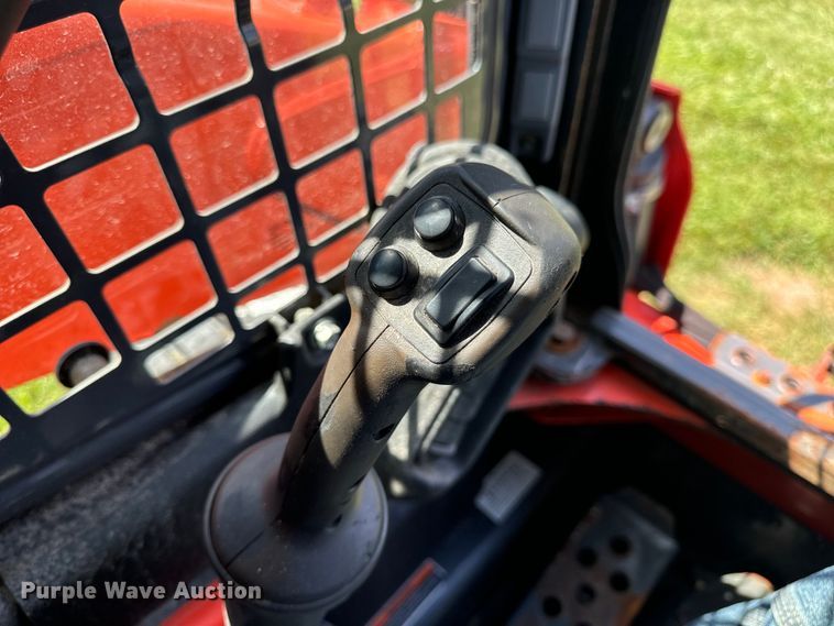 image for item OF9859 2019 Kubota SSV75 skid steer loader