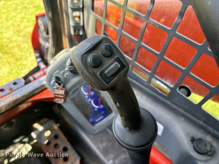 image for item OF9859 2019 Kubota SSV75 skid steer loader