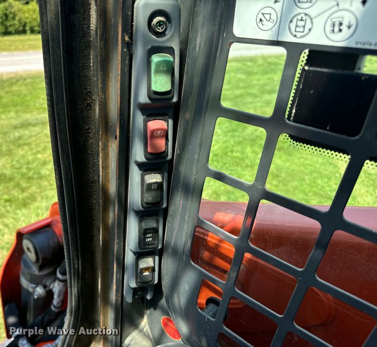 image for item OF9859 2019 Kubota SSV75 skid steer loader