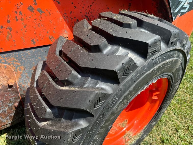 image for item OF9859 2019 Kubota SSV75 skid steer loader
