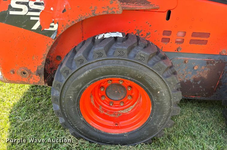 image for item OF9859 2019 Kubota SSV75 skid steer loader