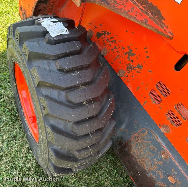 image for item OF9859 2019 Kubota SSV75 skid steer loader