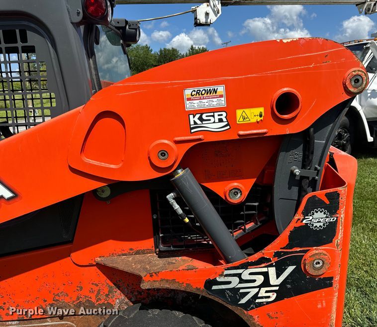 image for item OF9860 2016 Kubota SSV75 skid steer loader